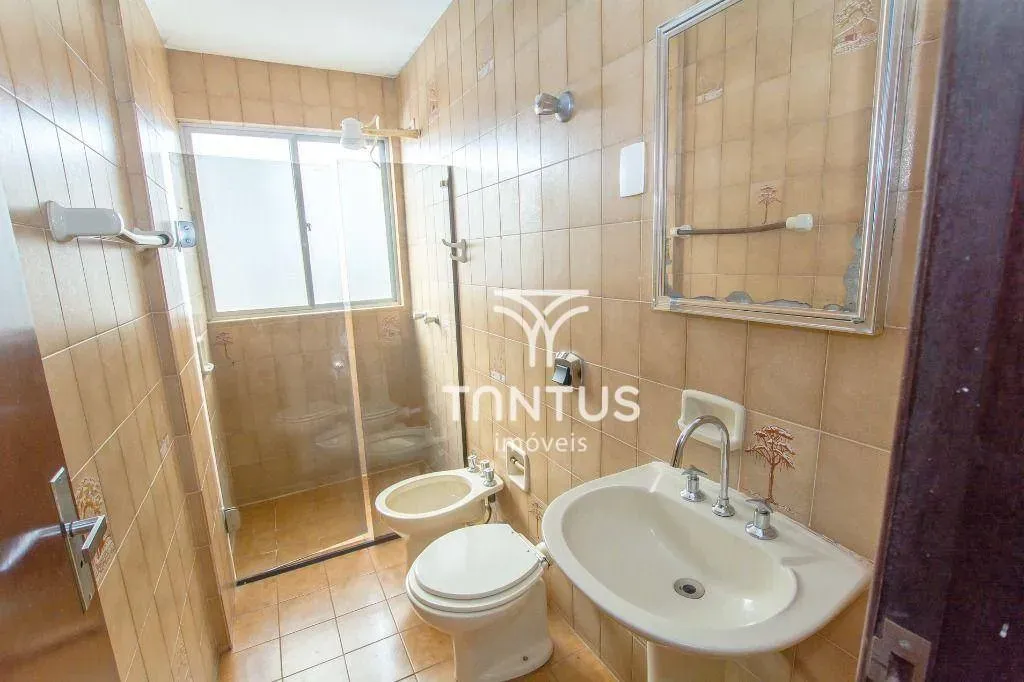 Wood or laminate floors in a 2-bedroom apartment, 66 m² — photo 3
