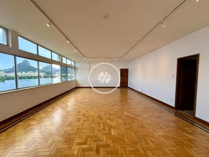 4-bedroom apartment with a water view in Rio de Janeiro — photo 6