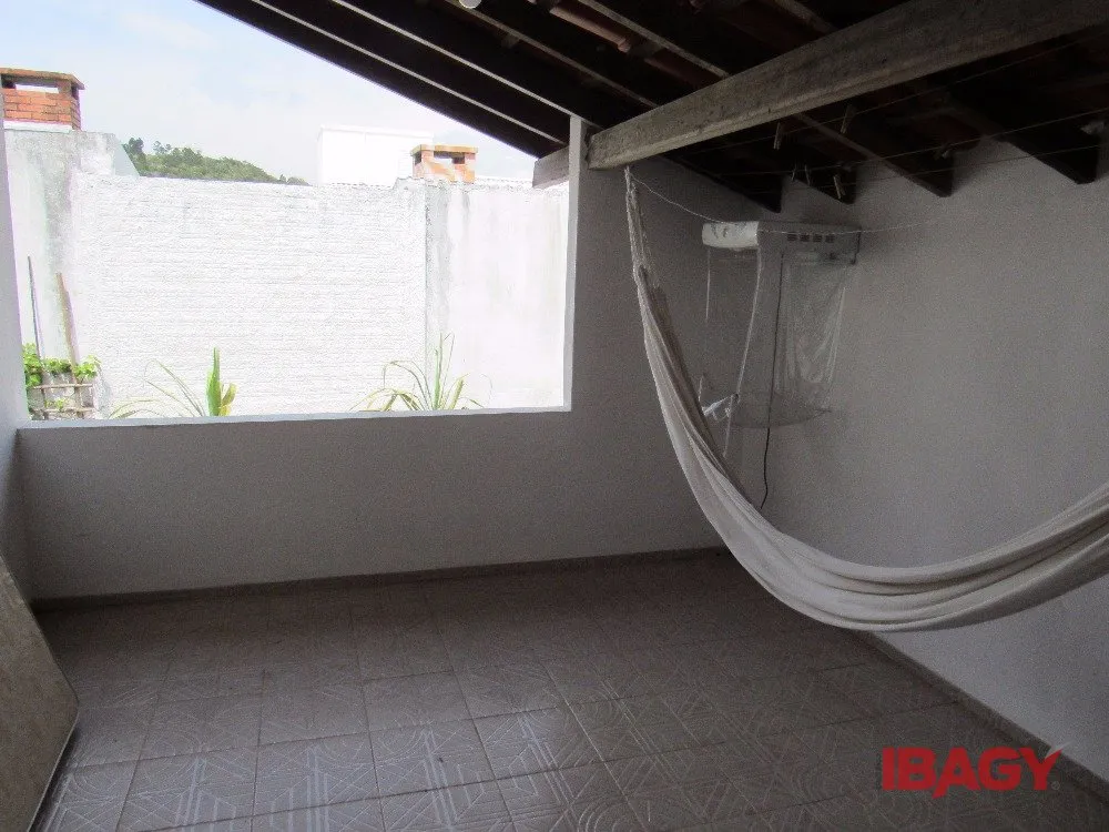House with 4 bedrooms and 380 m², 2 parking spots — photo 47