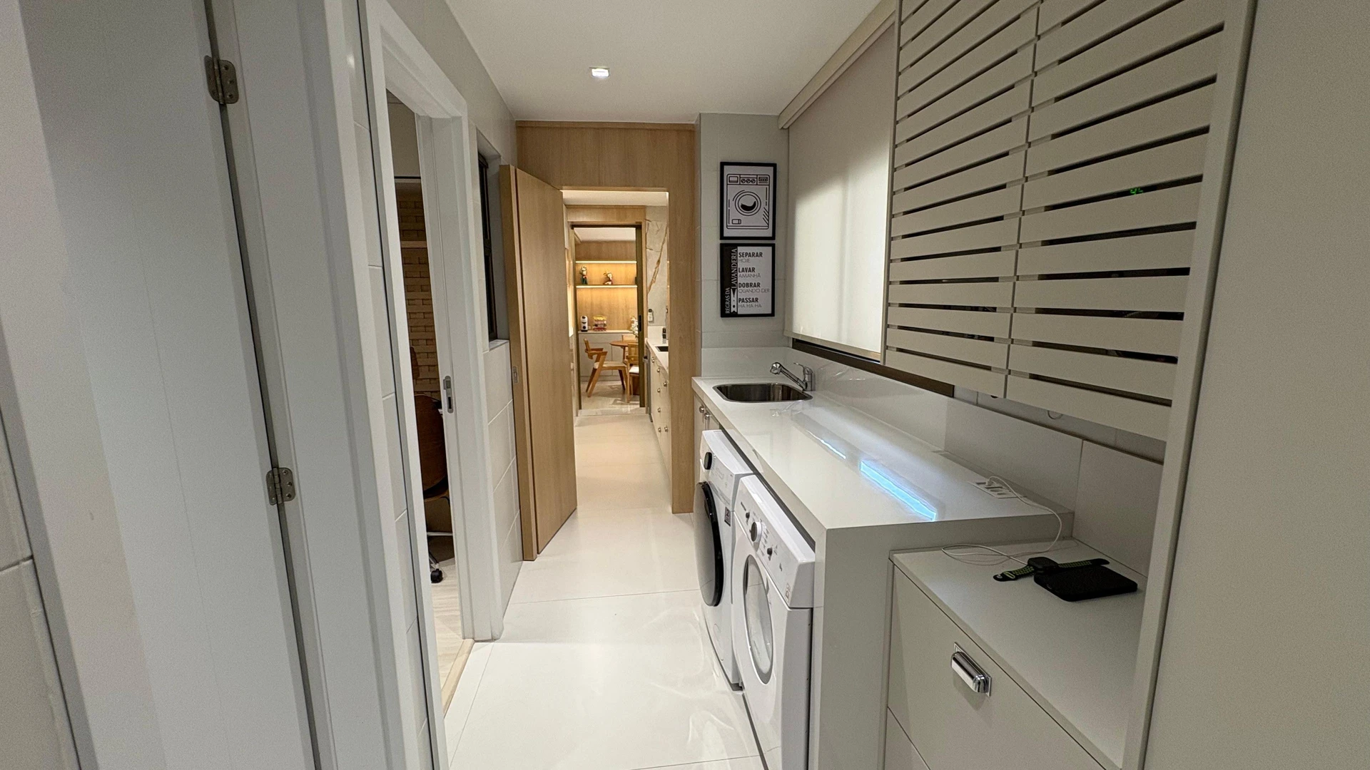 Jacuzzi in a 5-bedroom apartment, 217 m² — photo 84