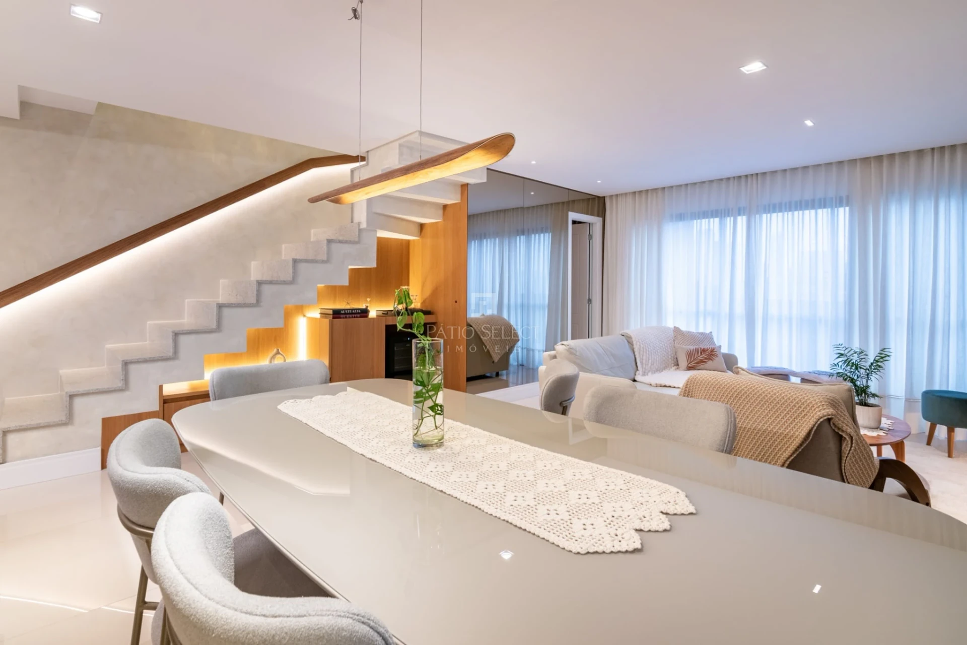 Furnished 3-bedroom apartment with open-plan kitchen