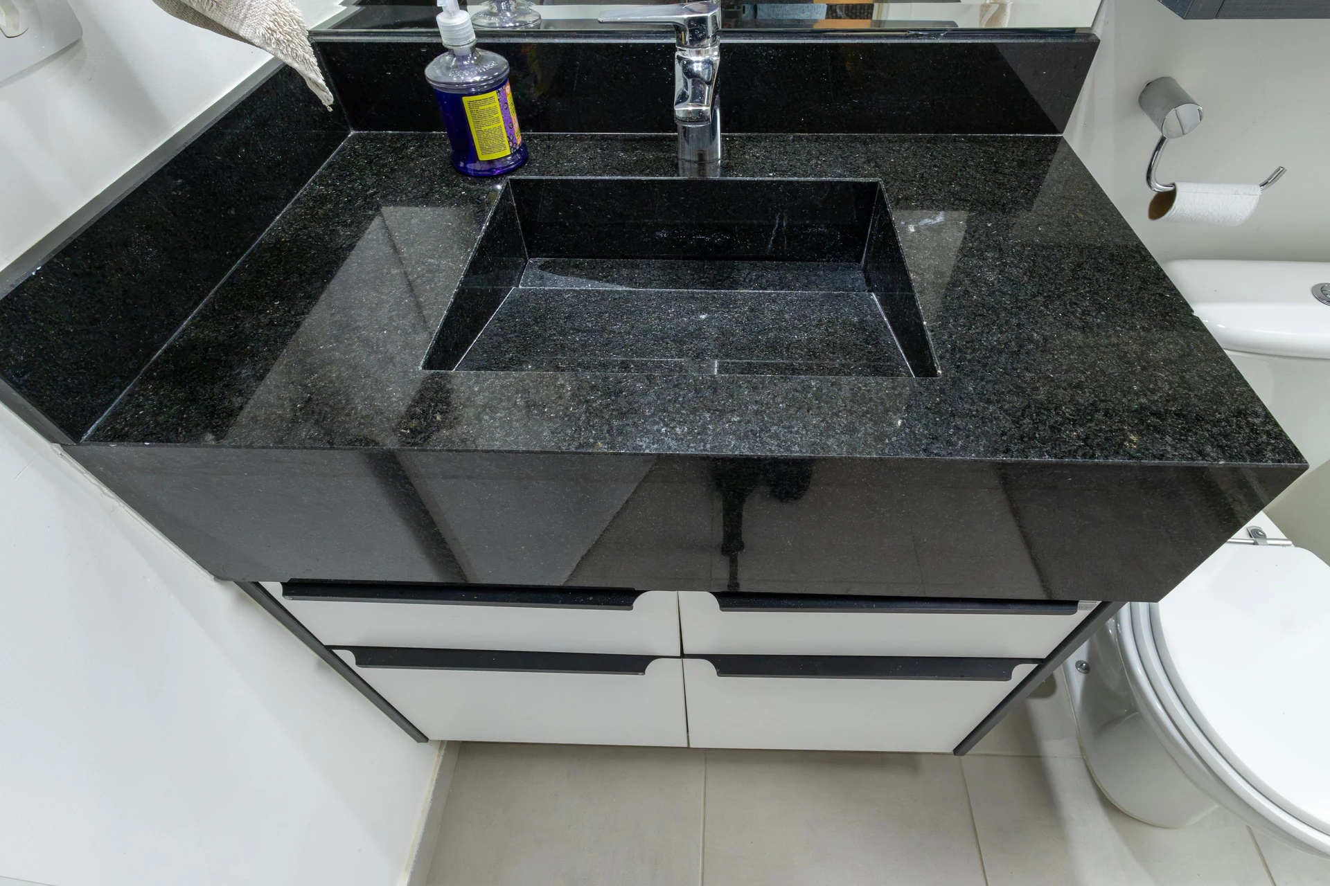 2-bedroom apartment with a glass-enclosed balcony — photo 31
