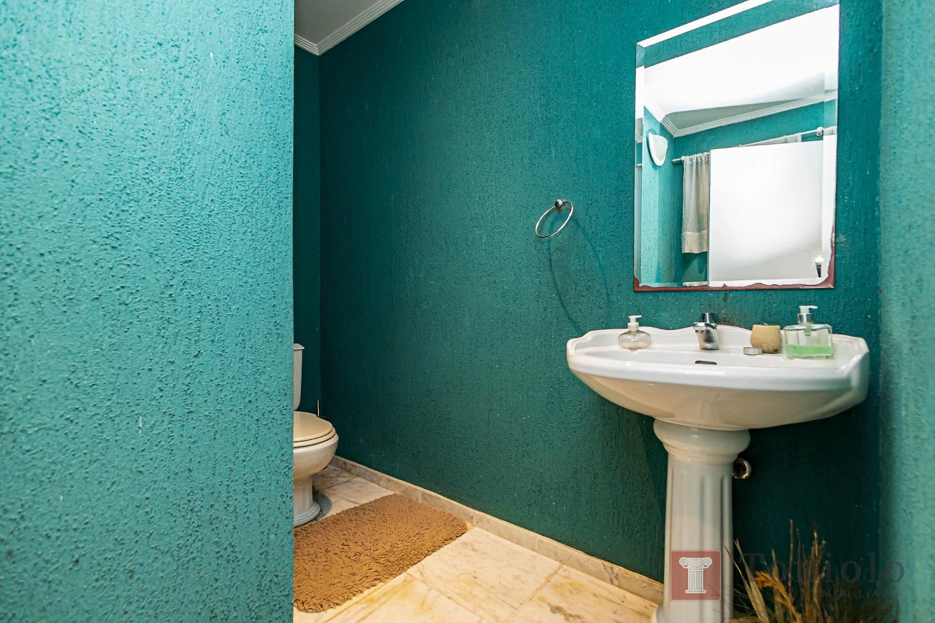 380 m² house with a bathtub and a walk-in closet — photo 15