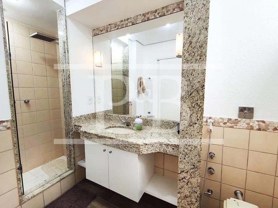 Furnished apartment with 4 bedrooms and 400 m² — photo 30