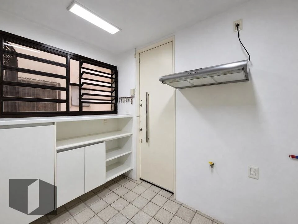 Apartment with air conditioning and 4 bedrooms — photo 24