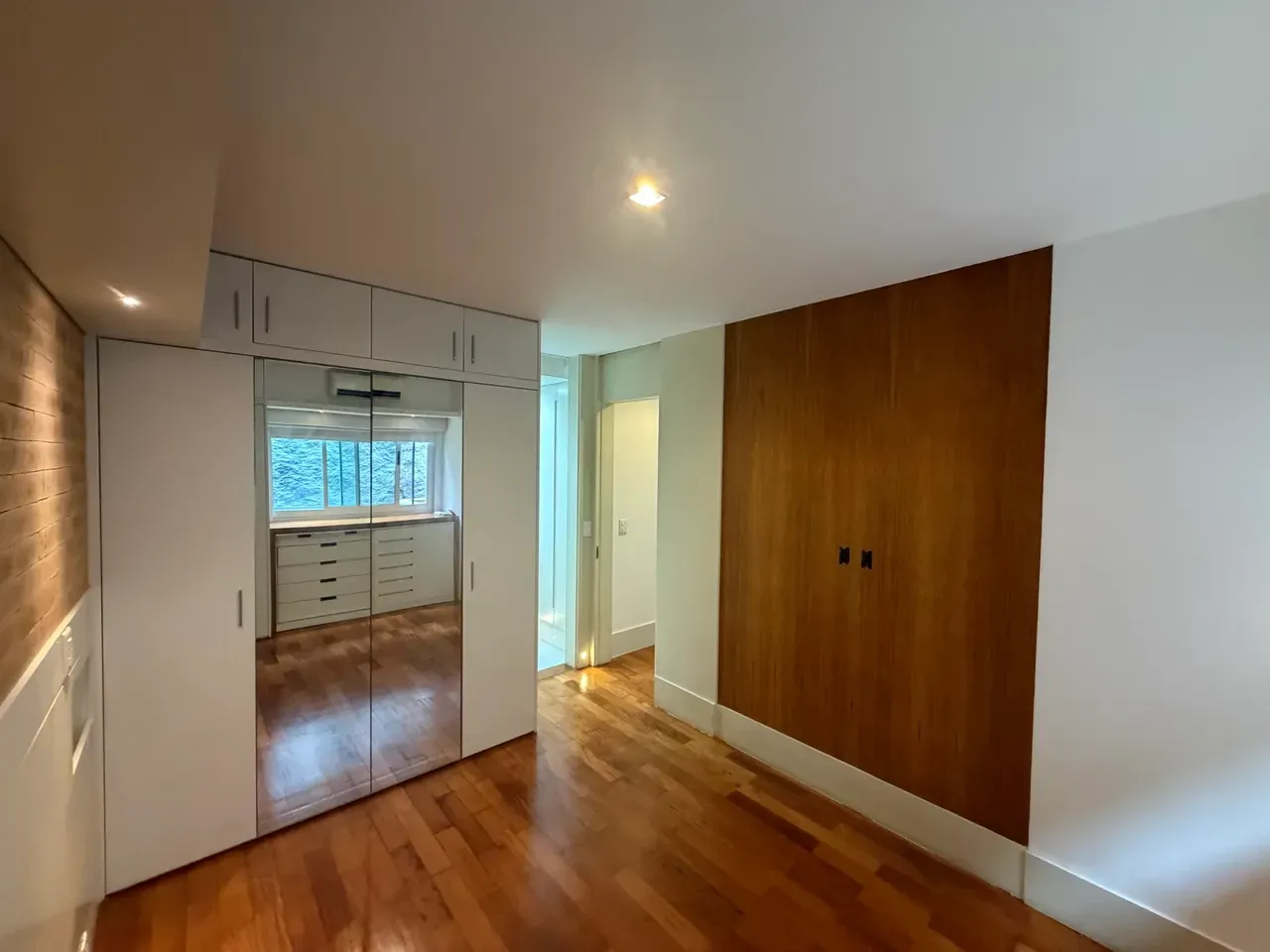2-bedroom apartment with a water view — photo 3