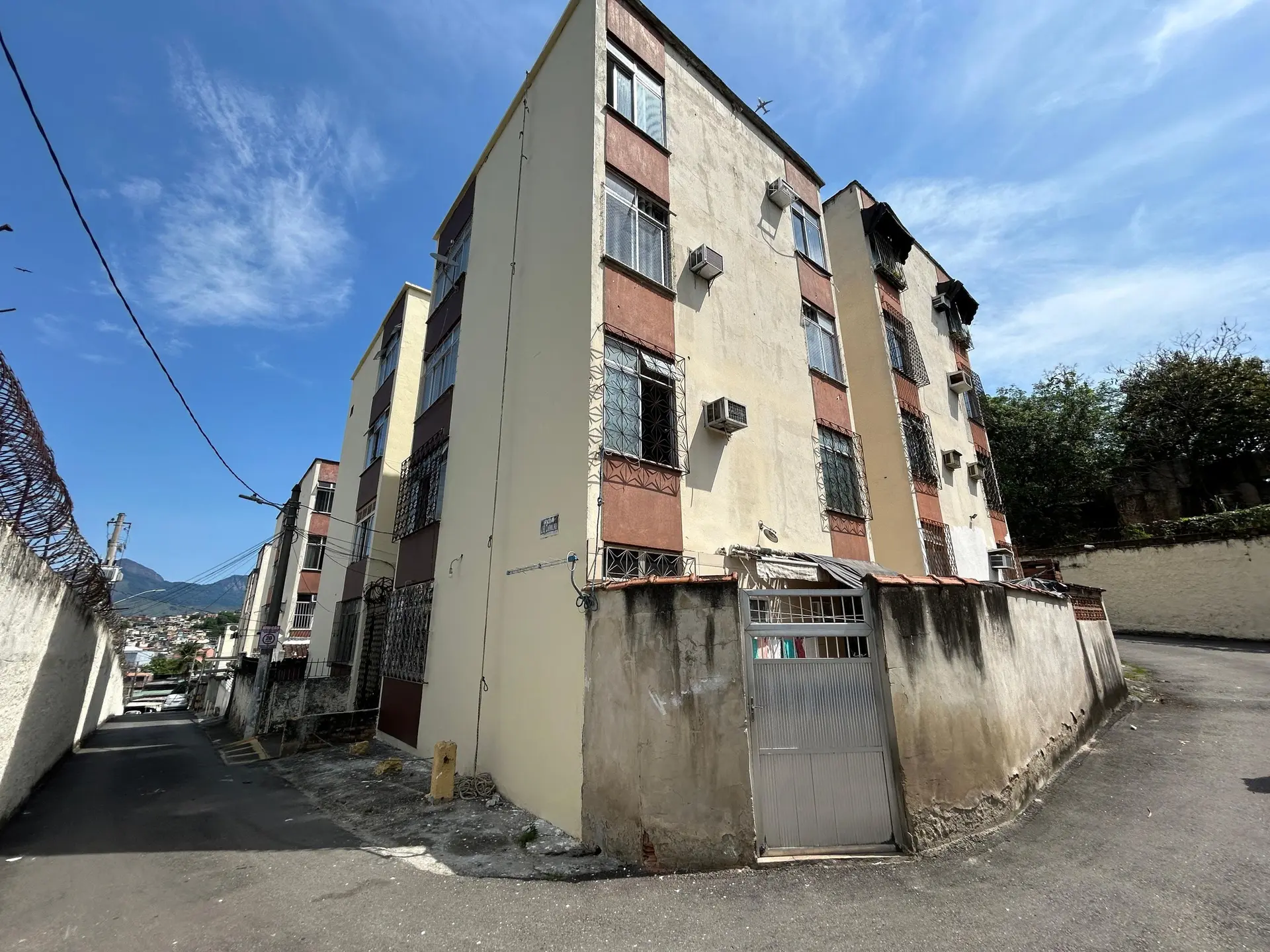 Mountain view in a 2-bedroom apartment, 44 m² — photo 4