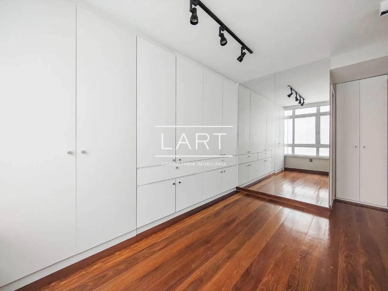 Furnished apartment, 465 m², with a water view — photo 31