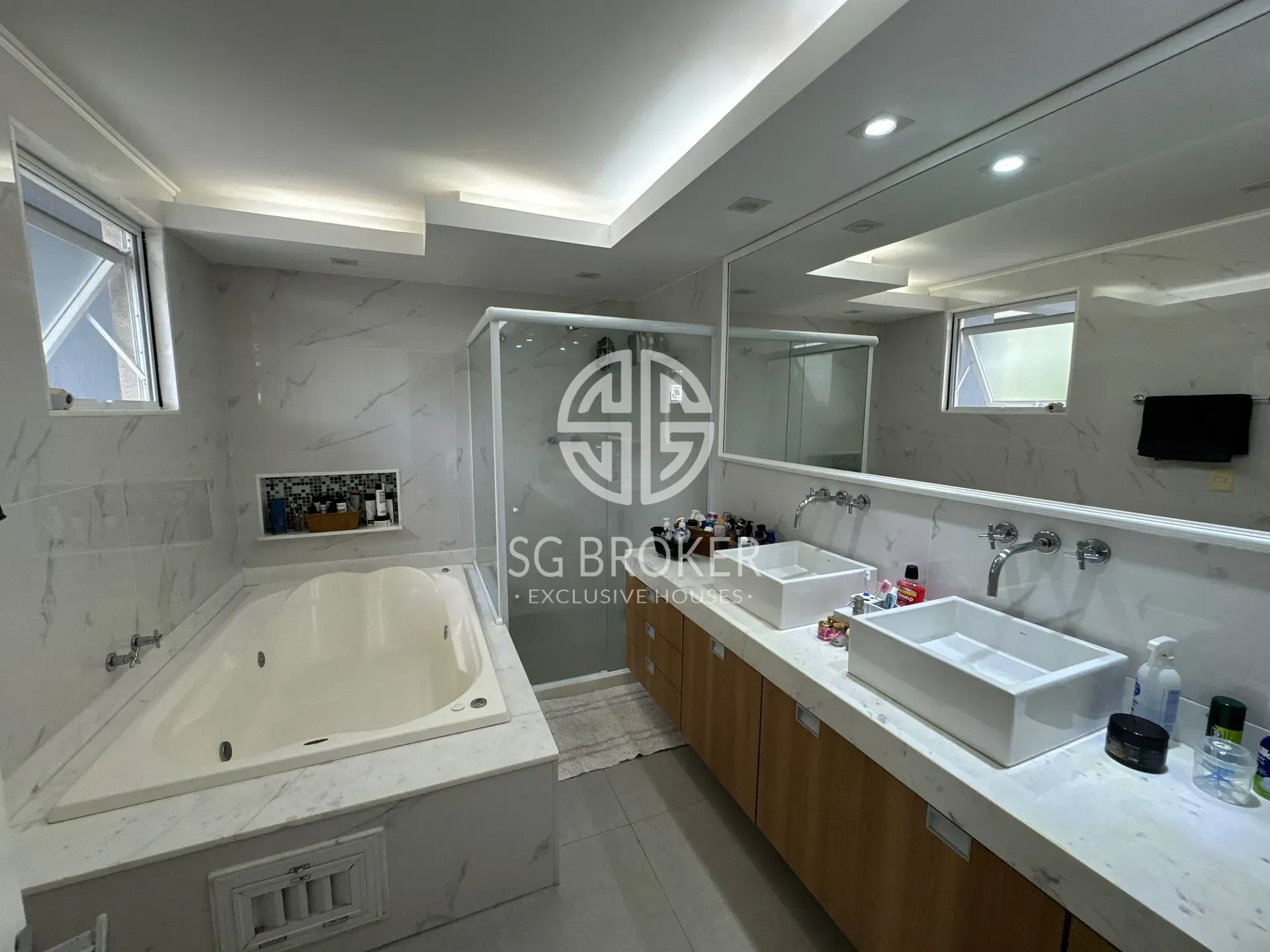 Casa para locação com 5 quartos e churrasqueira na varanda — photo 29