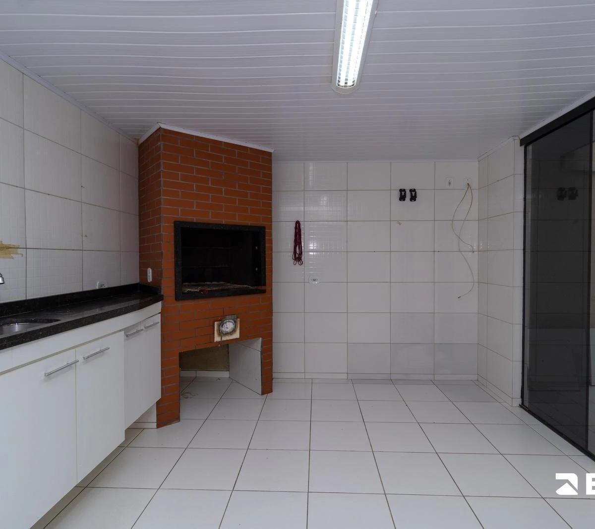 Balcony with a grill in a 3-bedroom house, 118 m² — photo 44