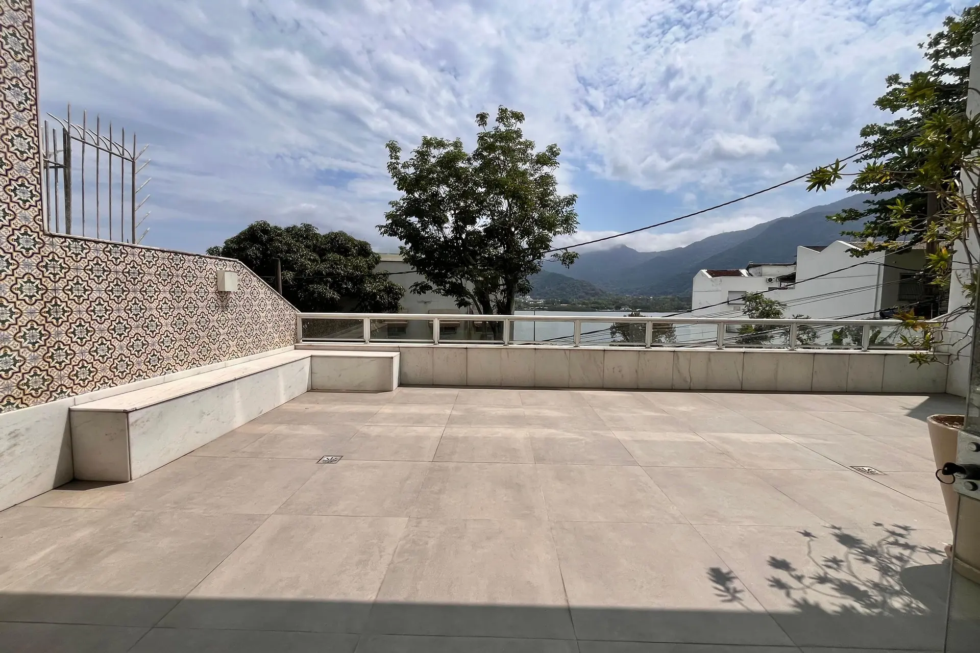 3-bedroom apartment with a water view — photo 16