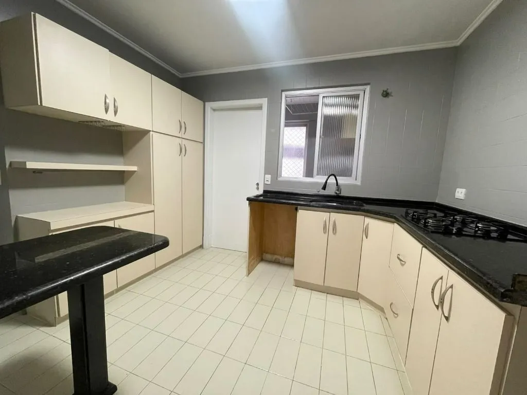 3-bedroom apartment, 1 with its own bathroom, 90 m² — photo 2