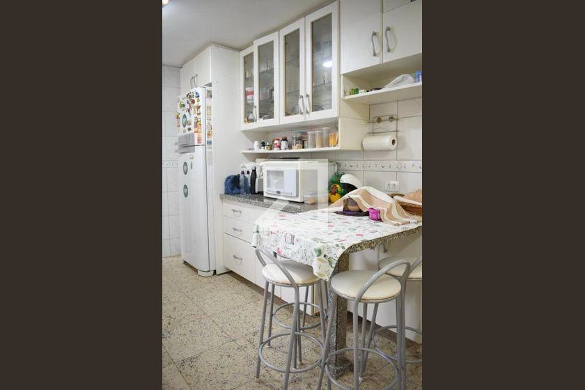 3-bedroom house with a walk-in closet in Curitiba — photo 11