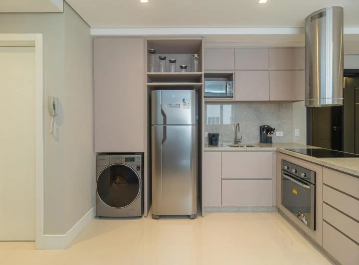 Furnished 1-bedroom apartment with an open-plan kitchen
