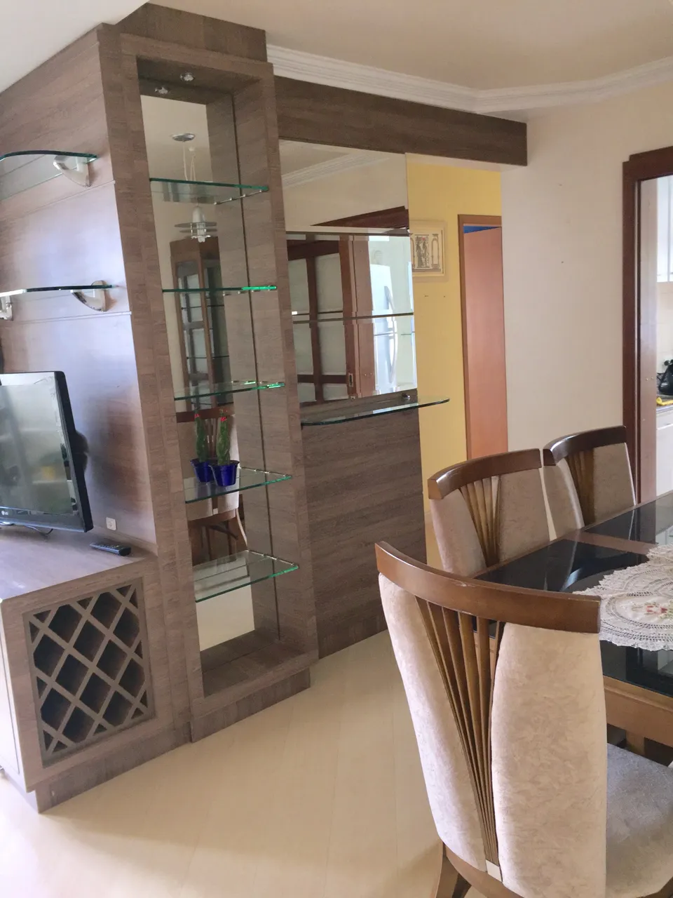 Furnished 3-bedroom apartment with a closed kitchen