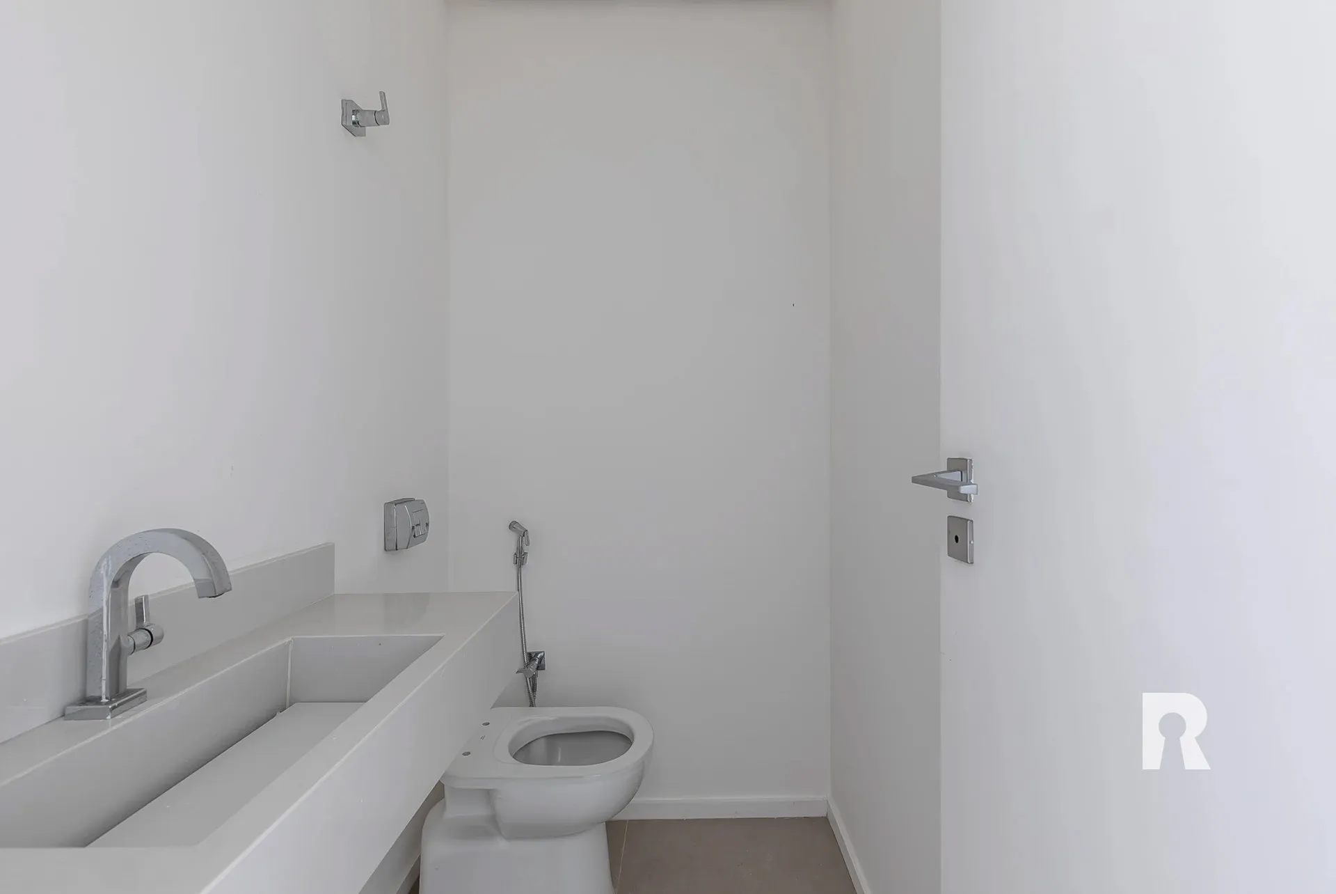 4-bedroom house, all with their own bathrooms, 337 m² — photo 9