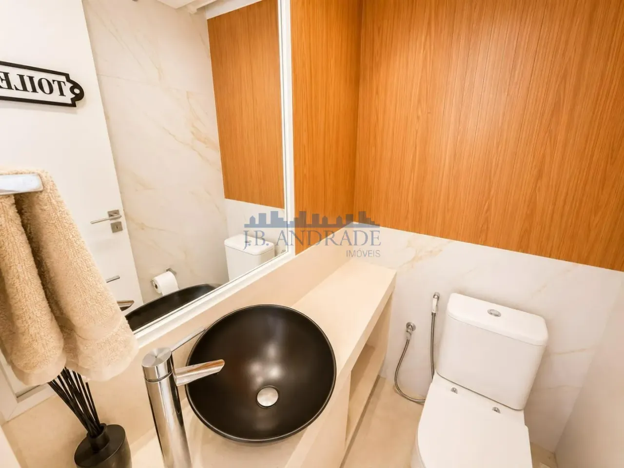 Furnished apartment with 4 bedrooms, 3 bathrooms and a balcony — photo 15