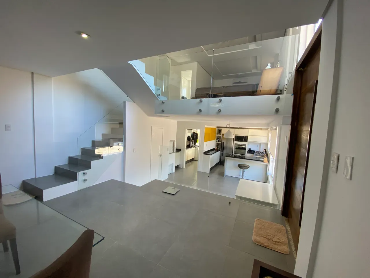 Floor-to-ceiling windows in a 3-bedroom house, 230 m² — photo 2