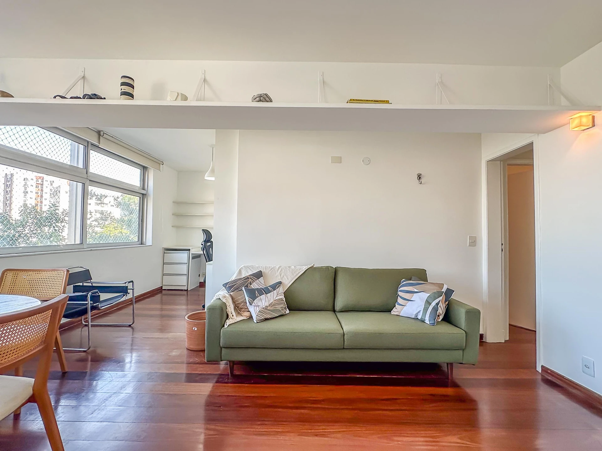 Furnished 2-bedroom apartment with open views — photo 5