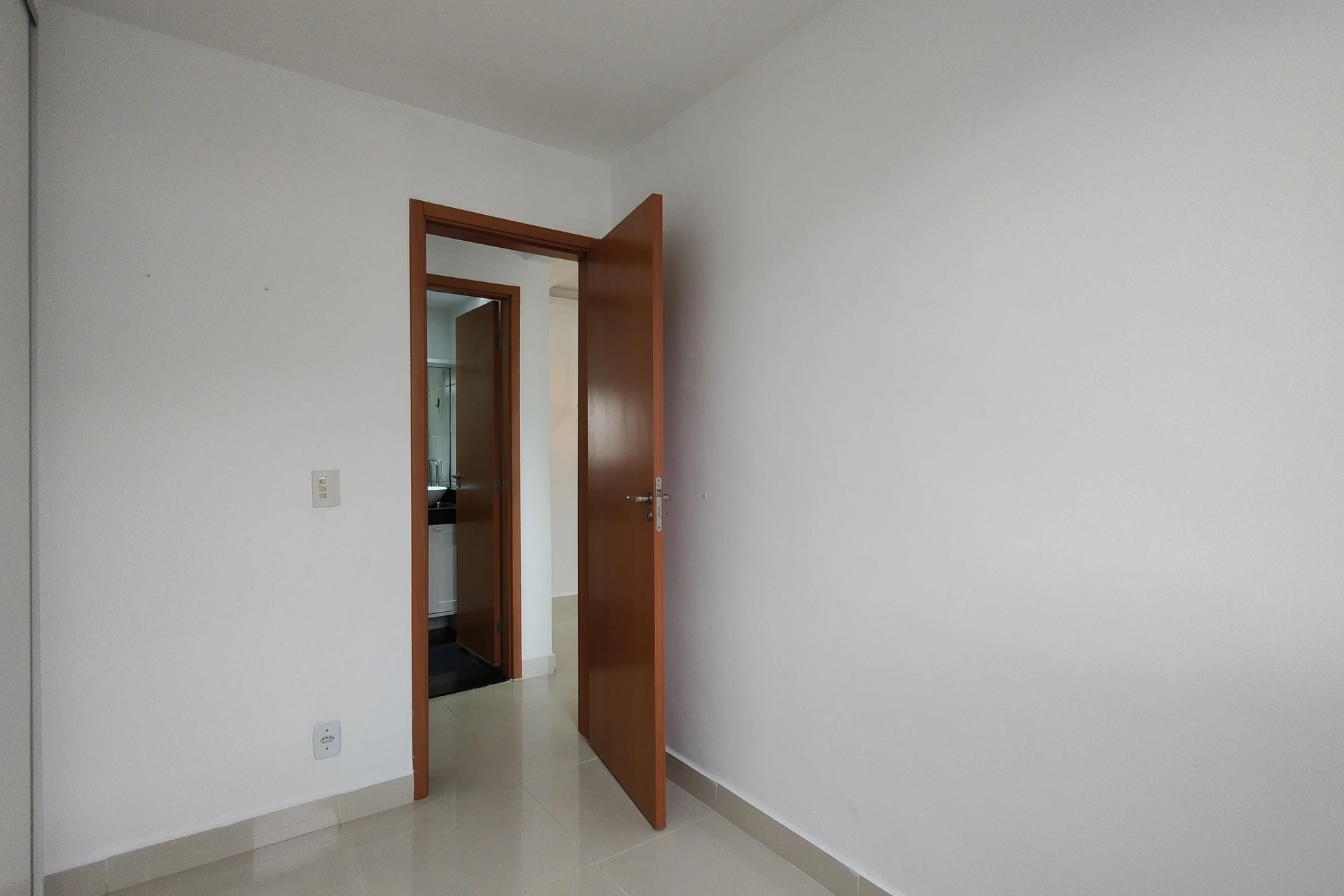 2-bedroom apartment in a building with a gym — photo 50