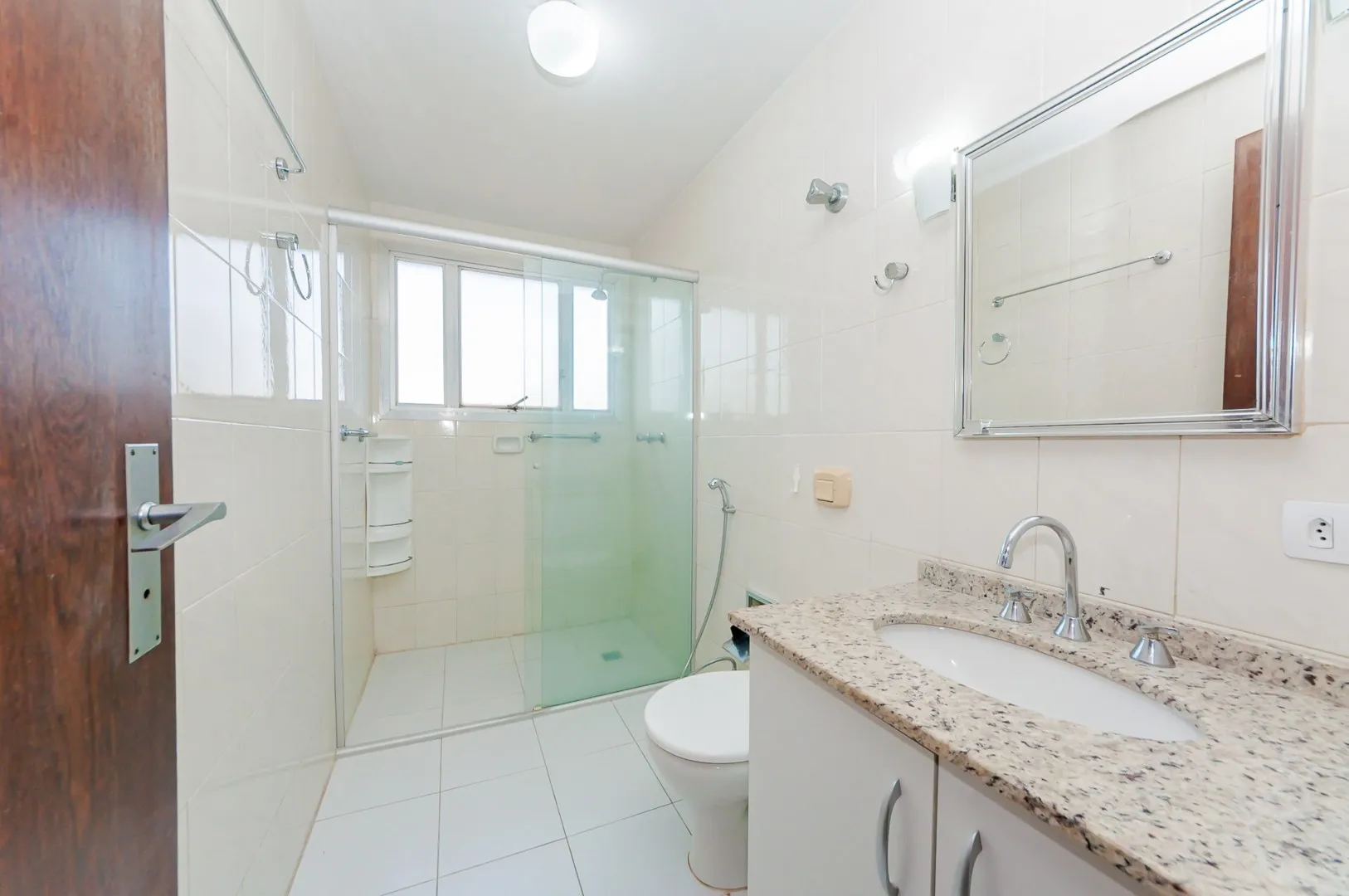 4-bedroom 239 m² apartment with 2 parking spots and 1 suite — photo 25