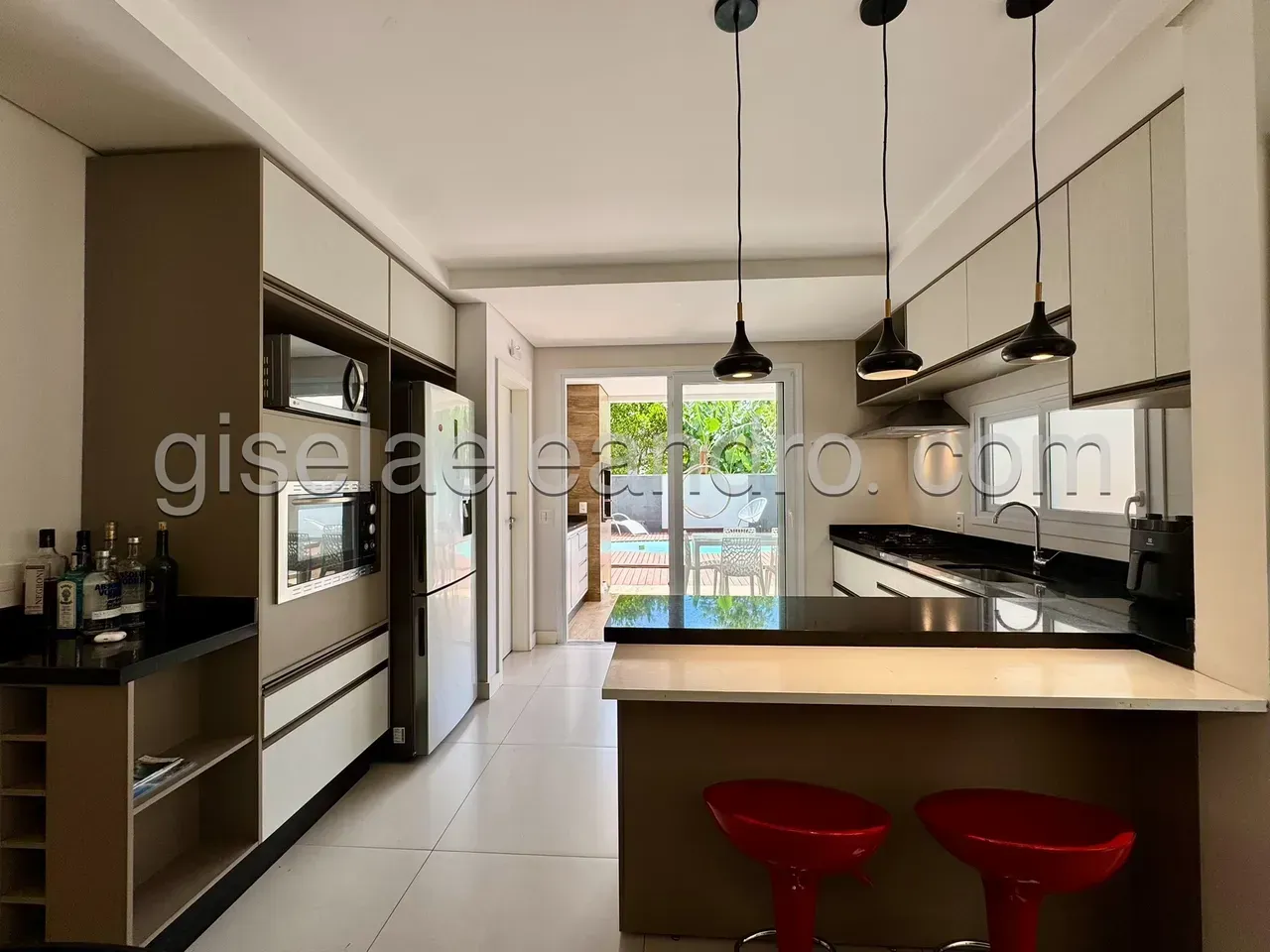 Casa amueblada con 4 dormitorios y cocina abierta — photo 3