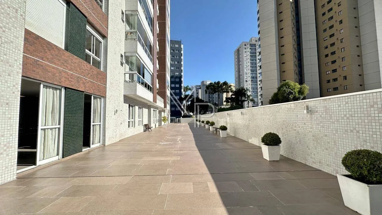 3-bedroom apartment with a grill on the balcony — photo 11