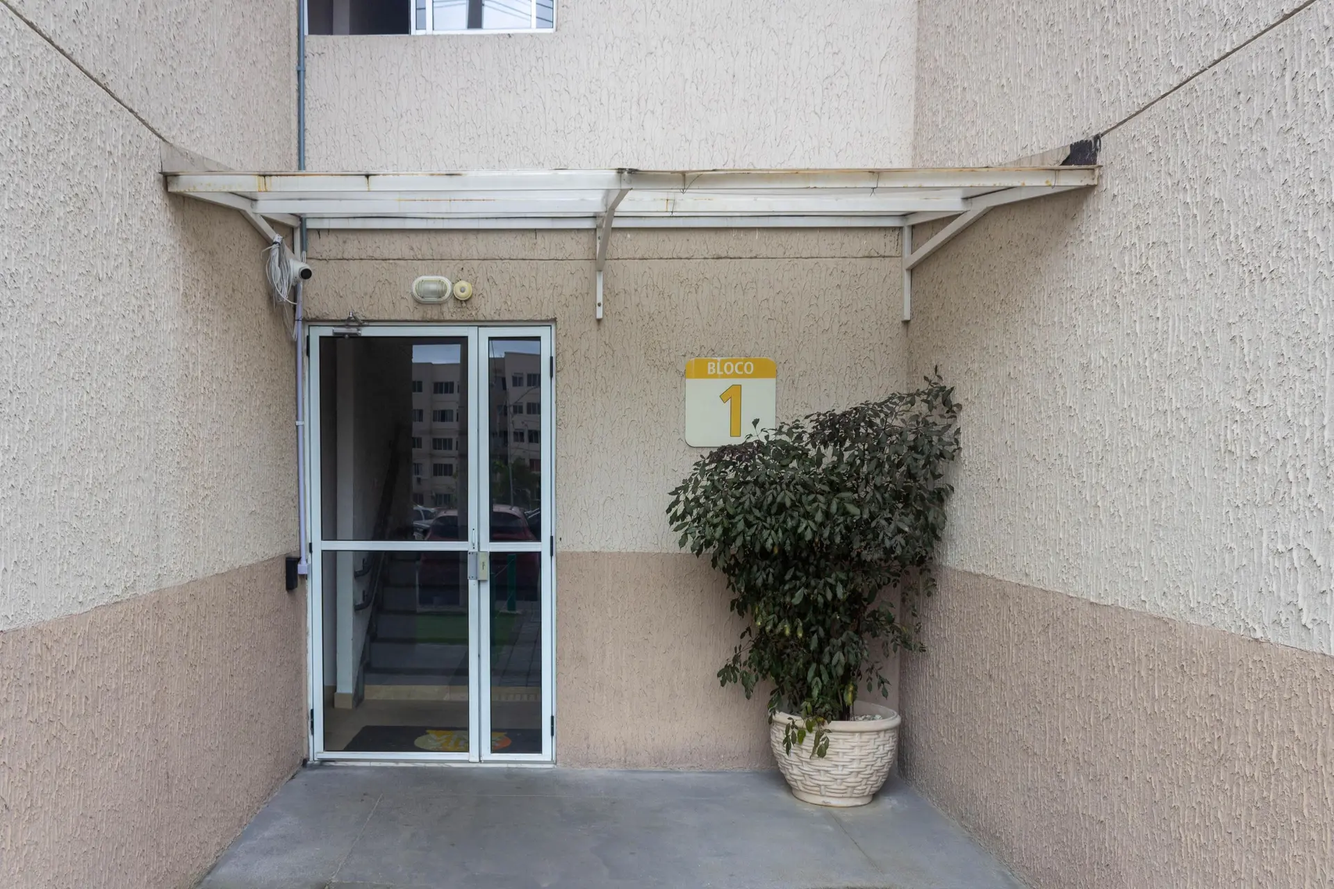 2-bedroom apartment in a building with a gym — photo 17