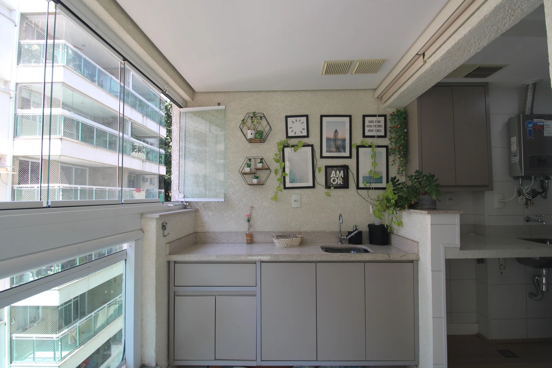Furnished apartment, 72 m², with a glass-enclosed balcony — photo 14