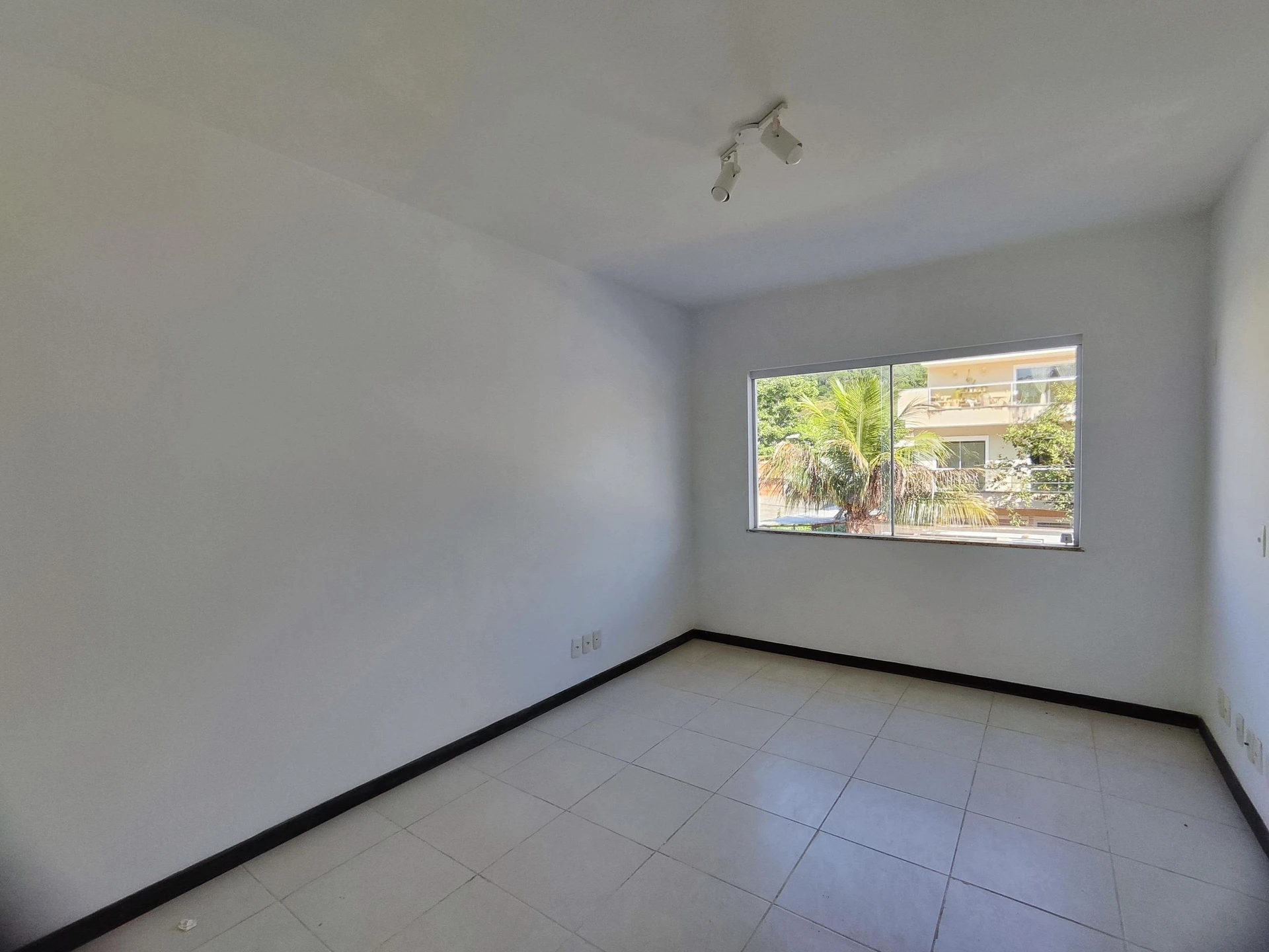 House, 180 m², with a private pool — photo 40
