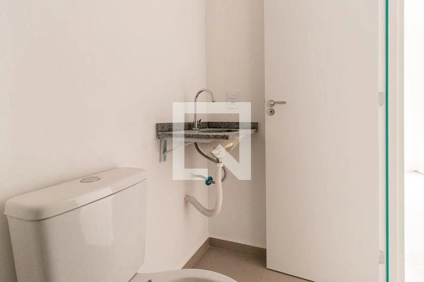 One-bedroom apartment in a building with a gym — photo 18