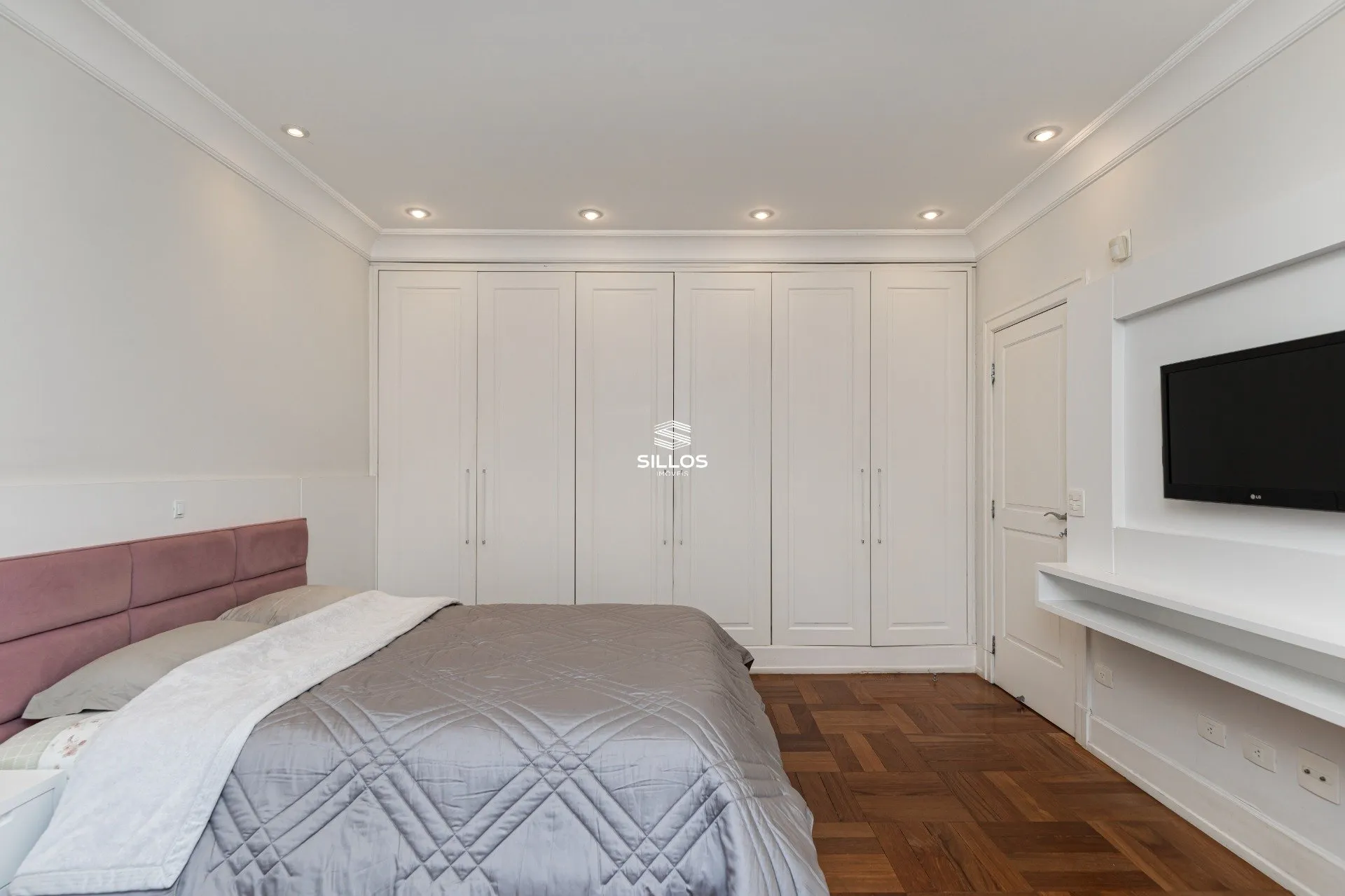 Rental house with 4 en-suite bedrooms and 7 baths — photo 30