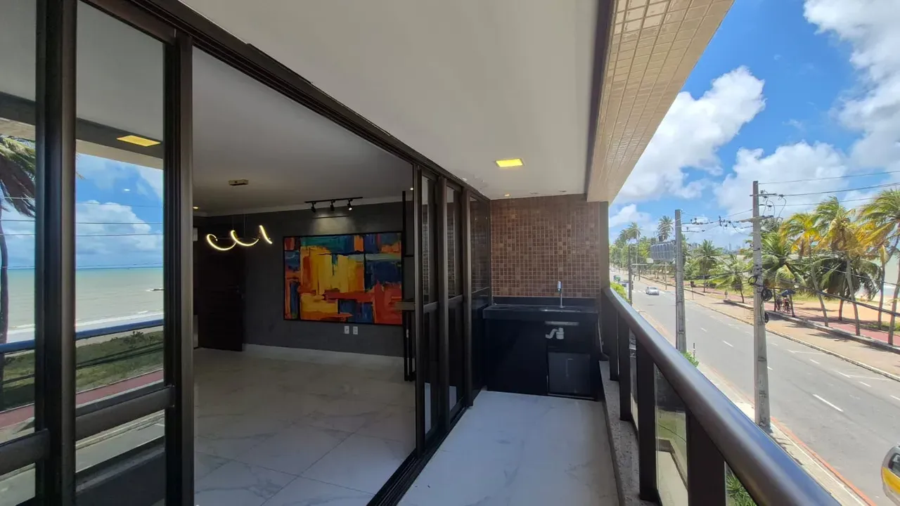 Apartment on the 4th floor with floor-to-ceiling windows — photo 8