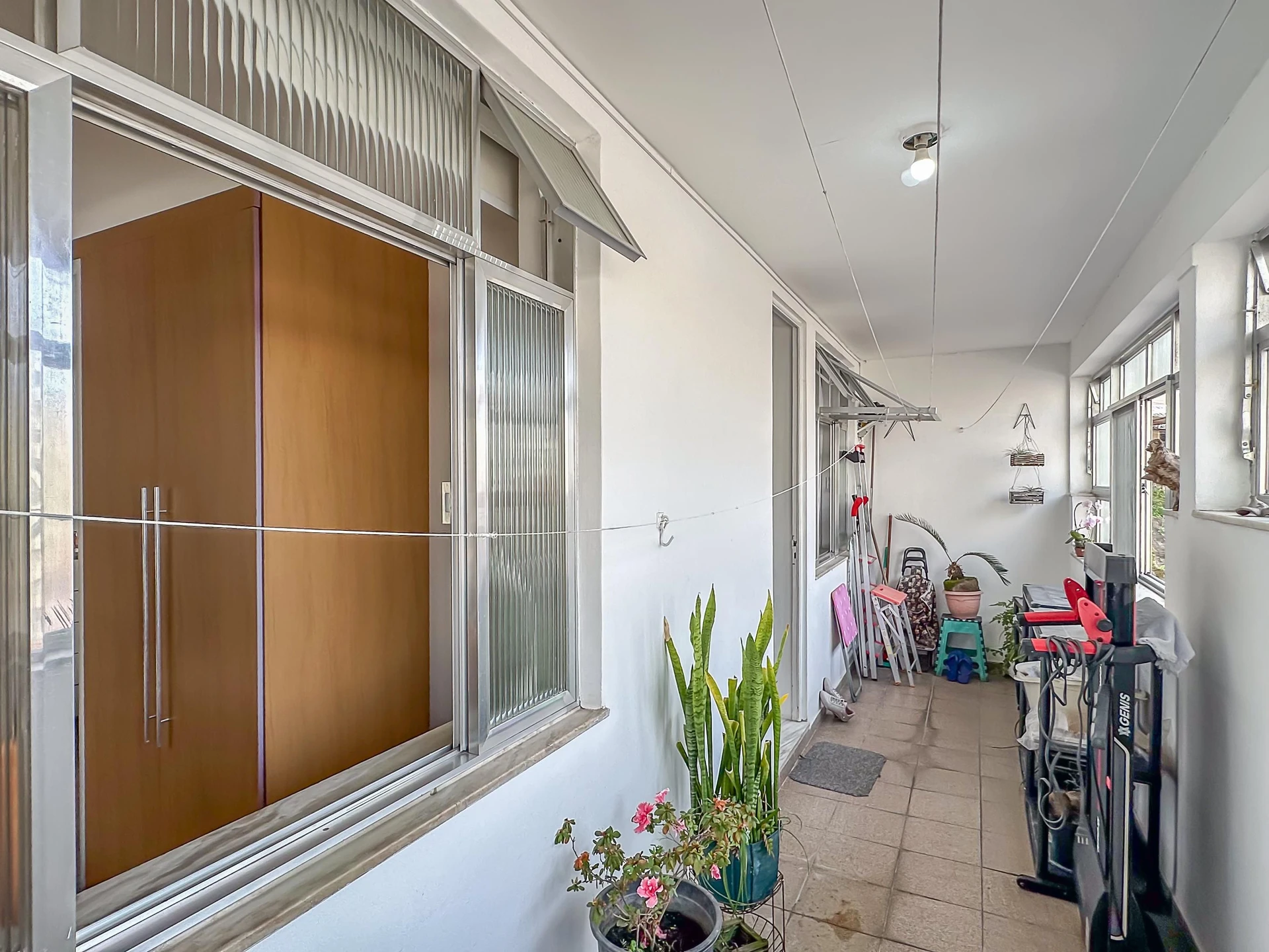 Furnished 2-bedroom apartment with a balcony — photo 34