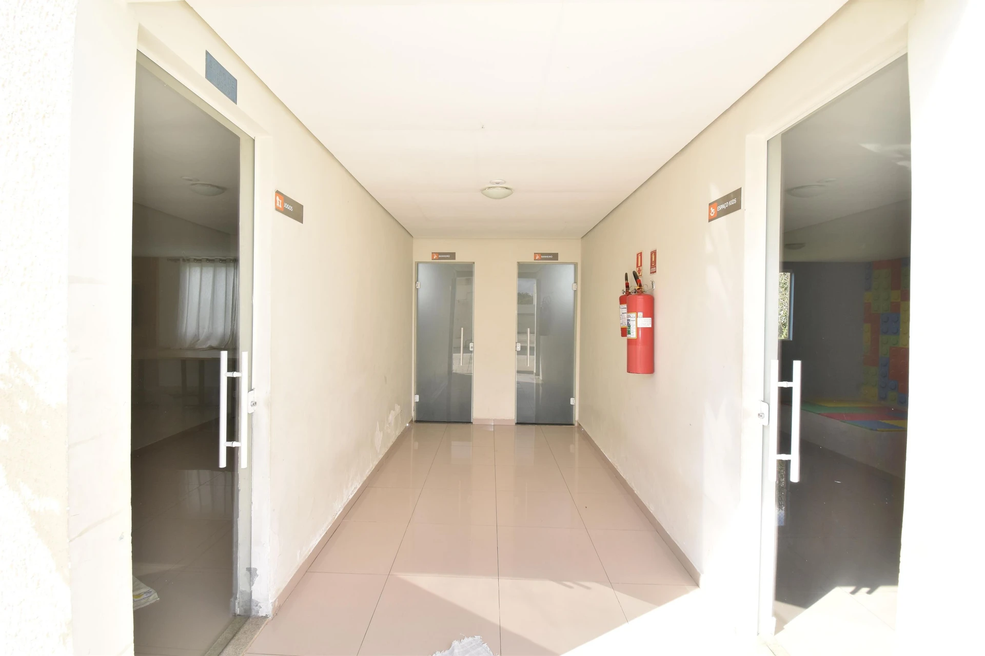 2-bedroom apartment in a building with a gym — photo 24