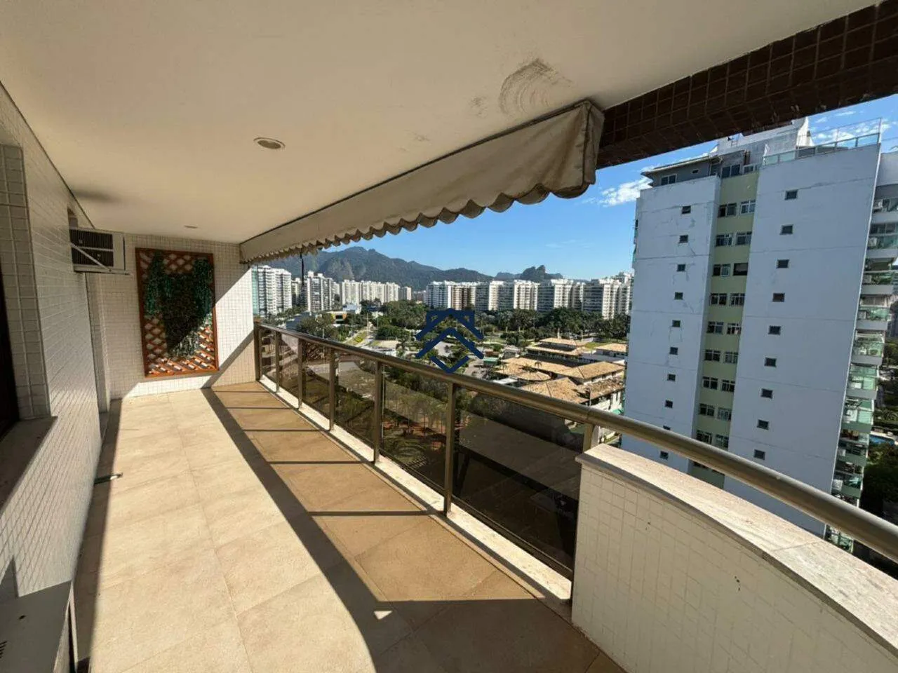 4-bedroom apartment with 2 enclosed balconies — photo 12