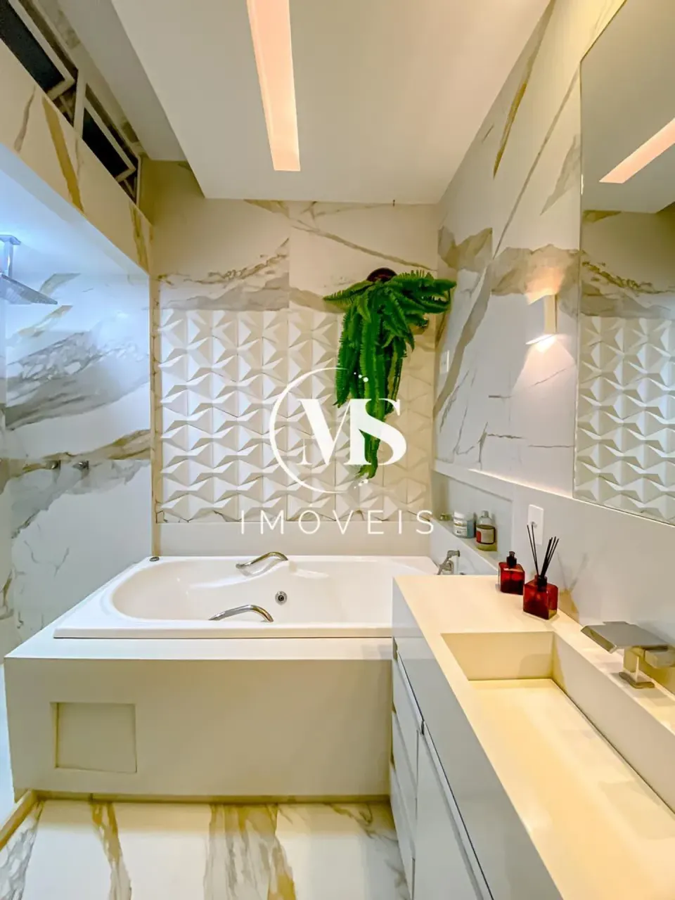 3-bedroom apartment with a water view in Rio de Janeiro — photo 16