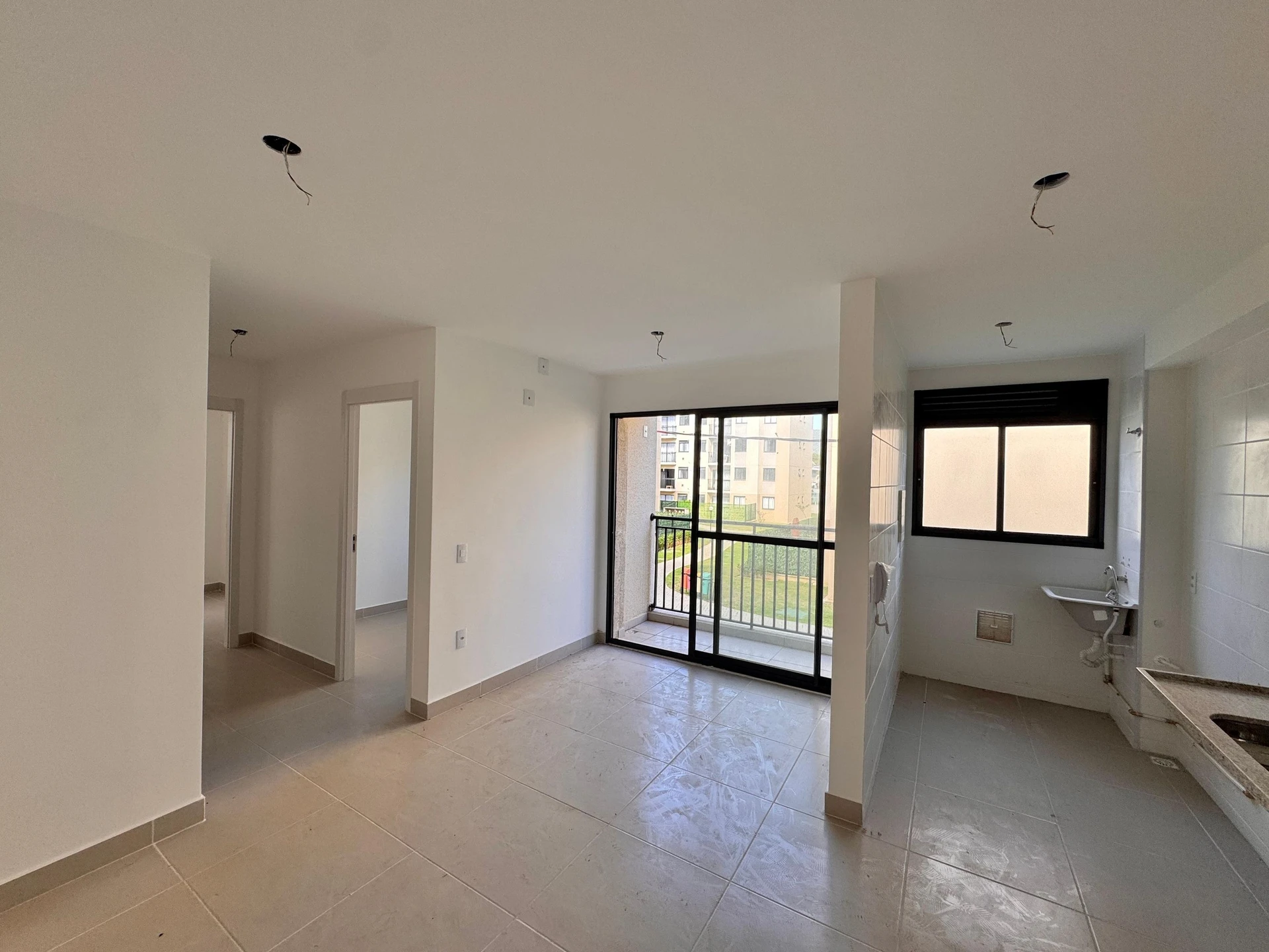 Unfurnished 2-bedroom apartment with parking and balcony