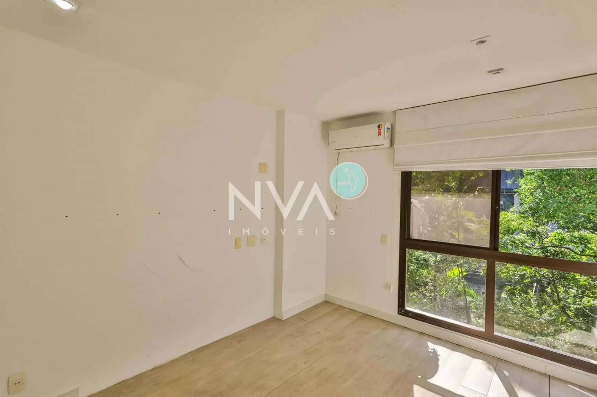 Apartment with balcony, 3 bedrooms and 4 bathrooms — photo 25