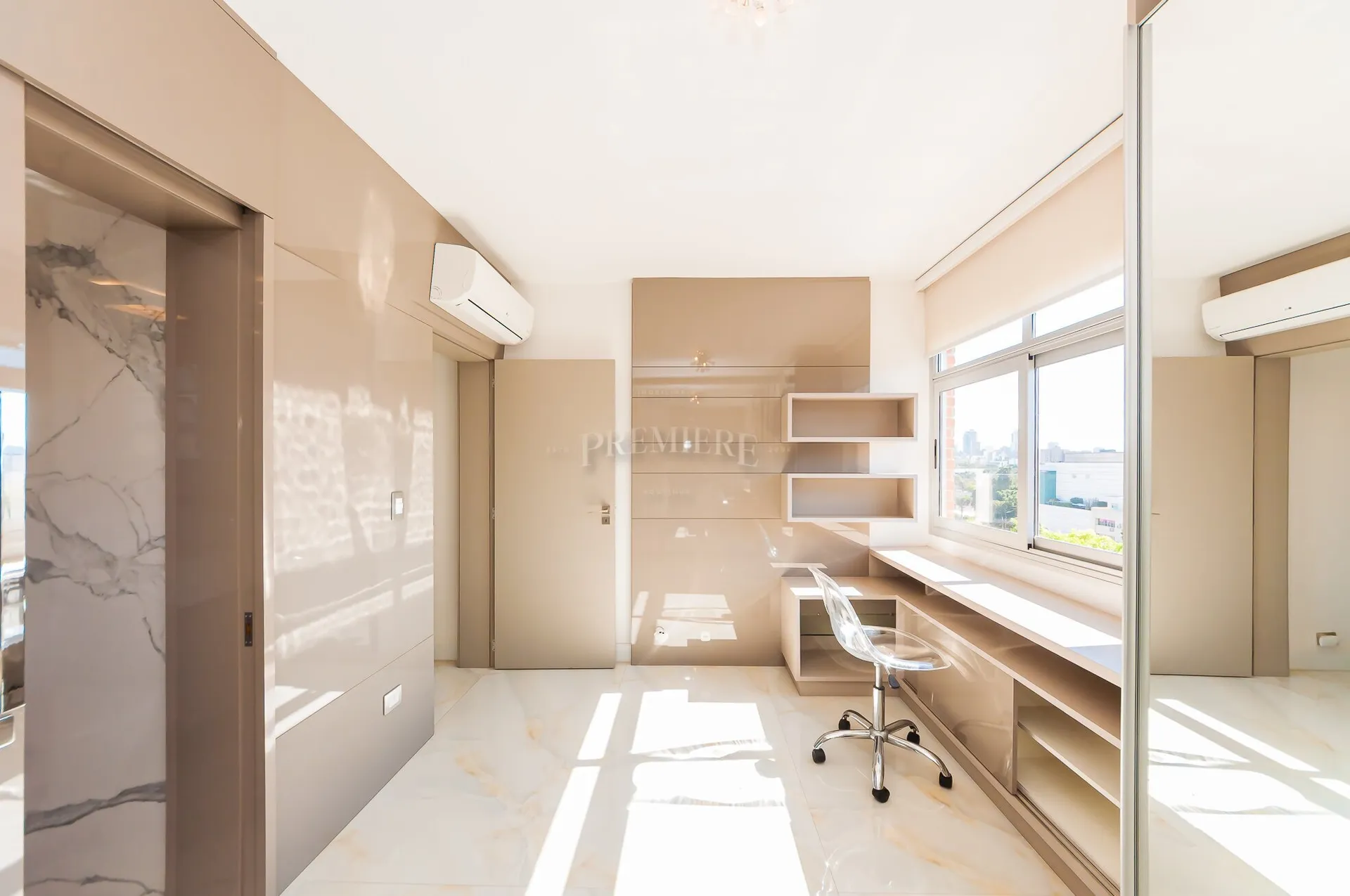 Furnished 2-bedroom apartment with 3 bathrooms — photo 31