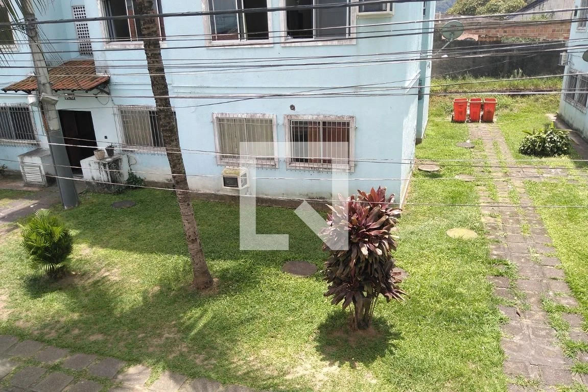 2-bedroom apartment in a building with a pool — photo 30