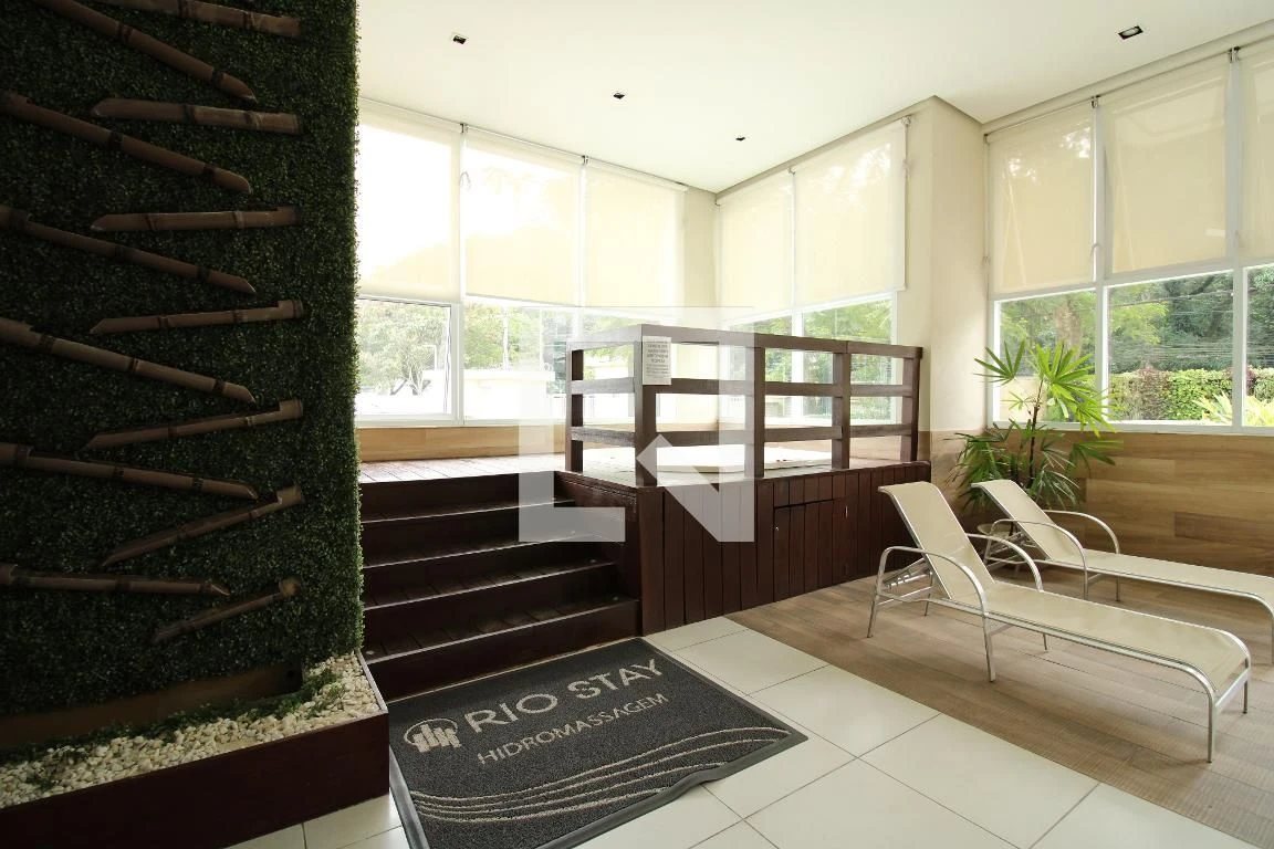 1-bedroom apartment with a glassed-in balcony — photo 36