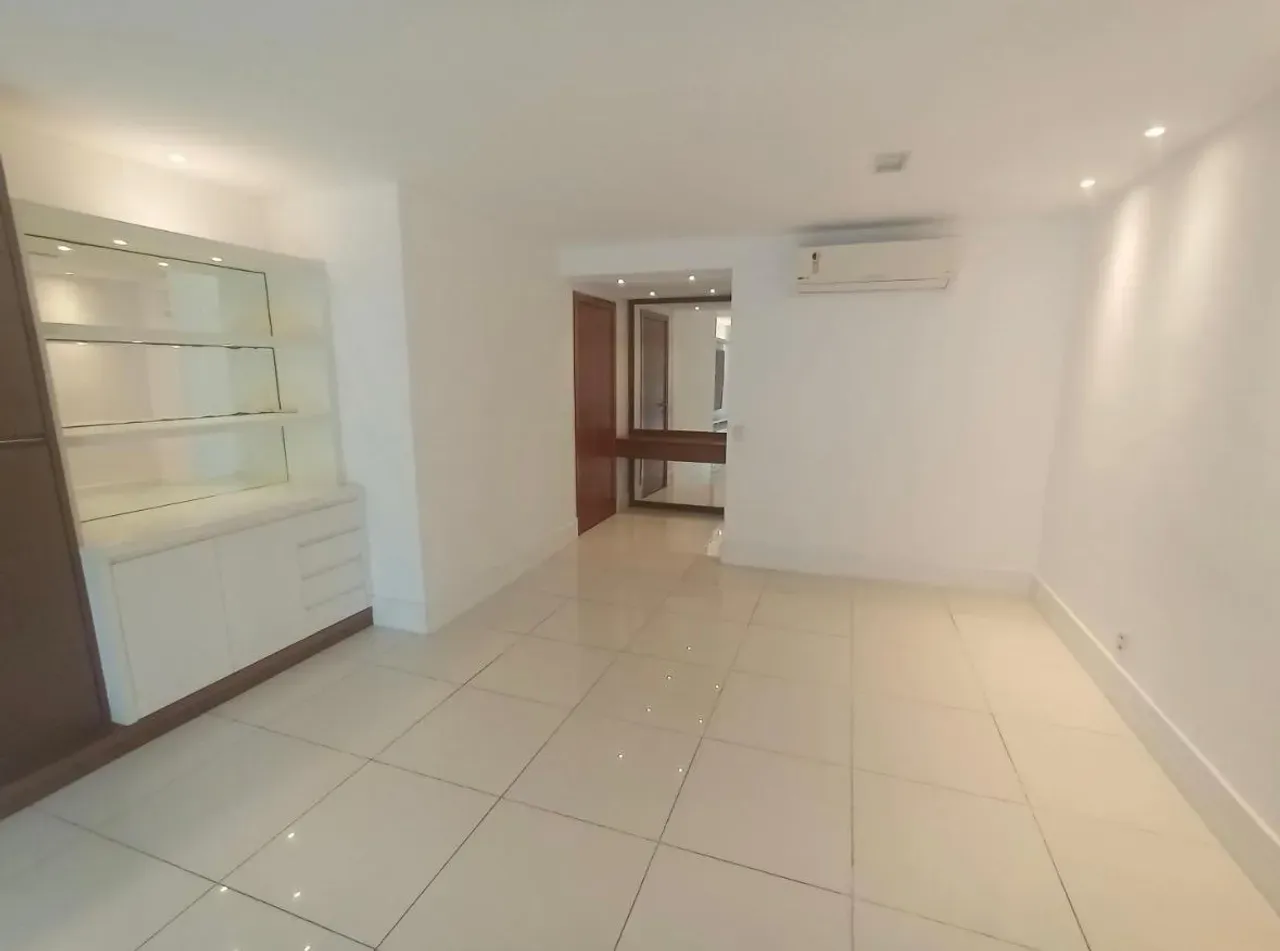 3-bedroom apartment with a grill on the balcony — photo 27