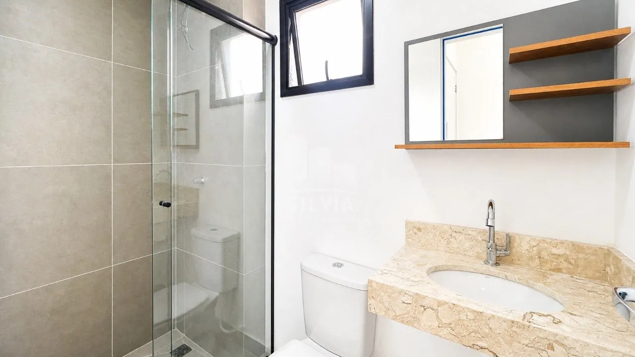 One-bedroom apartment in a building with a coworking space