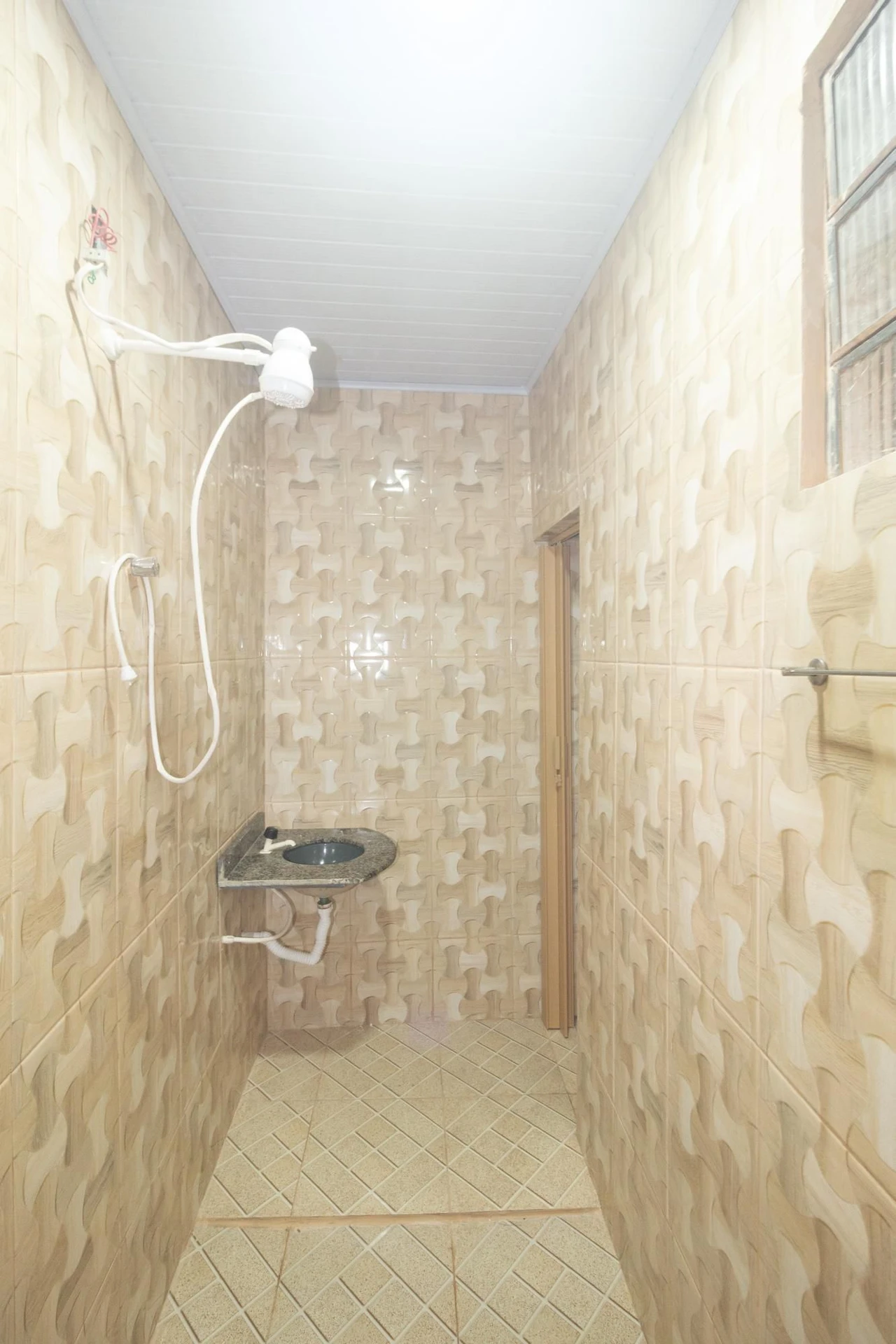 Casa com 2 quartos, 1 suíte e área de lavanderia — photo 18
