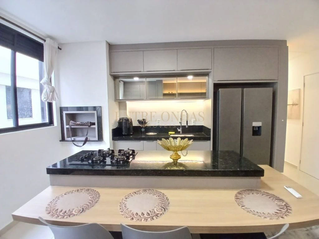 92 m² apartment with a home office and a walk-in closet — photo 2