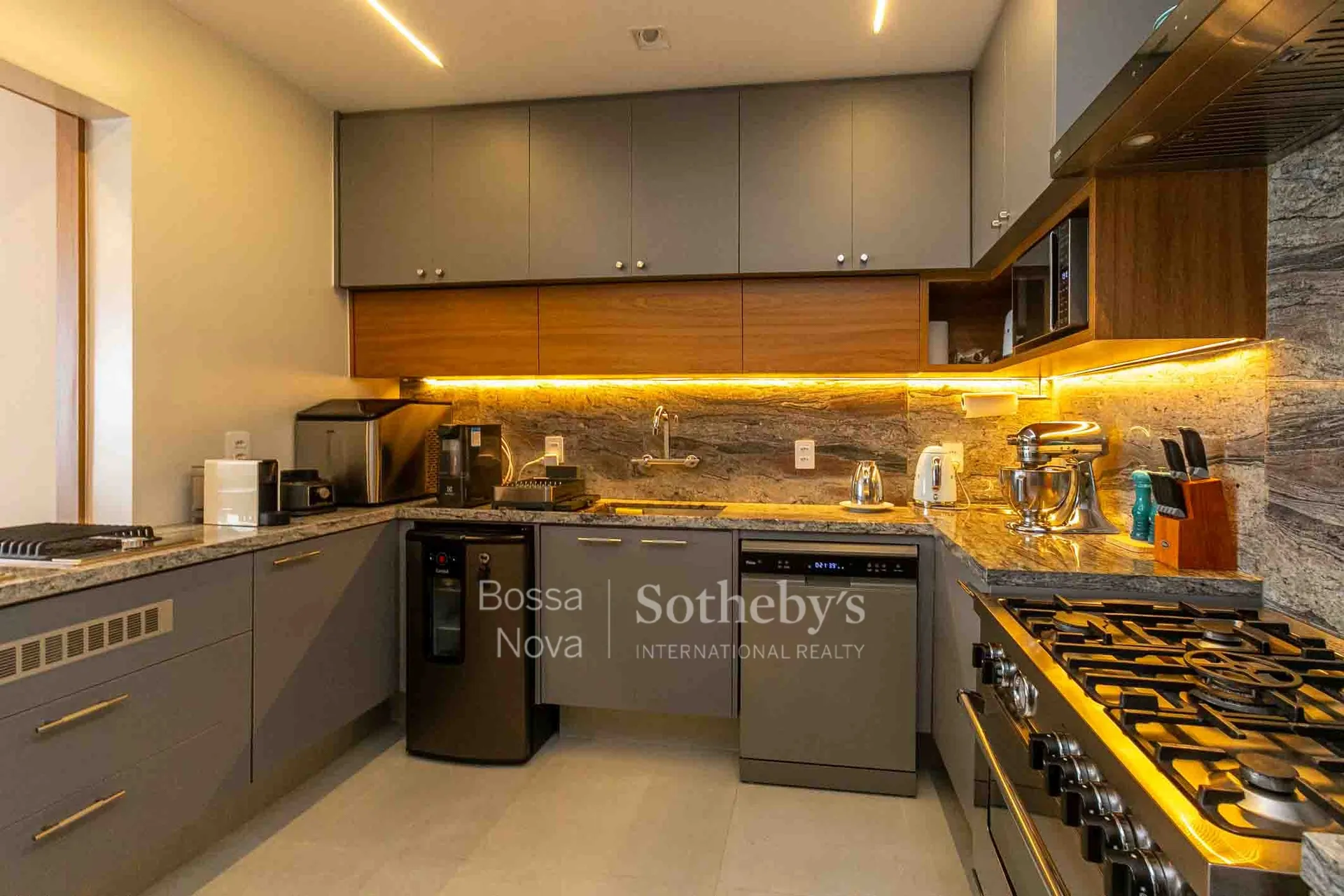 Furnished apartment, 155 m², with a dishwasher — photo 3