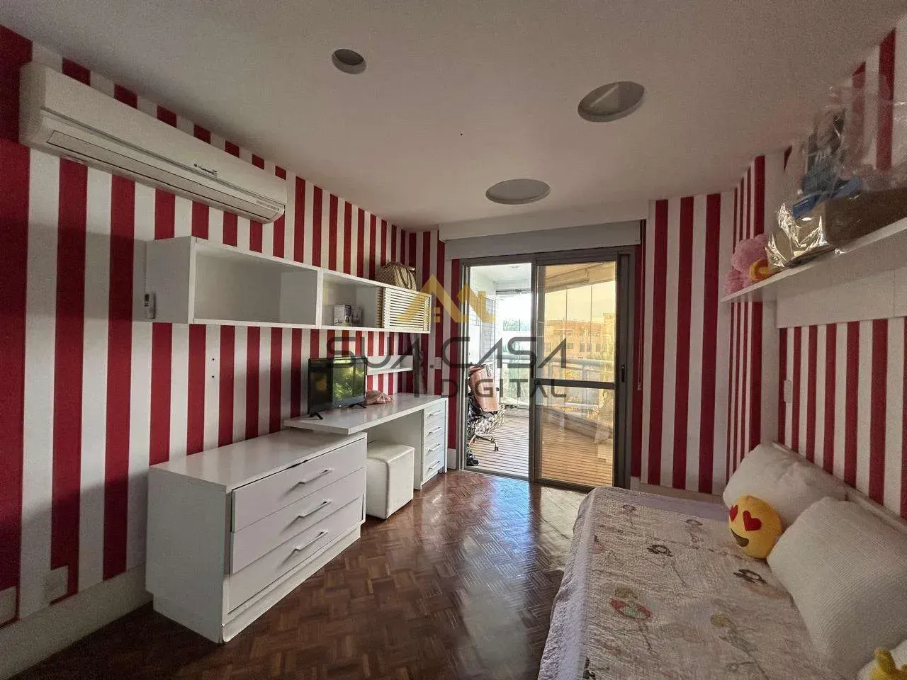 Rental apartment with 4 bedrooms and an open-plan kitchen — photo 14