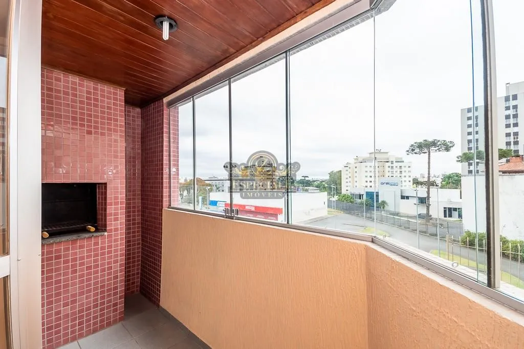 Apartment on the 2nd floor with a glass-enclosed balcony