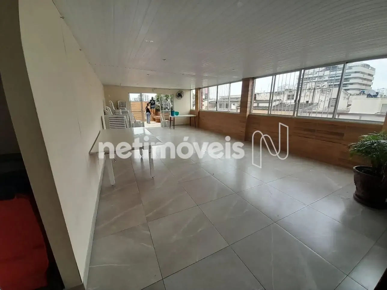 Wood or laminate floors in a 2-bedroom apartment, 78 m² — photo 19